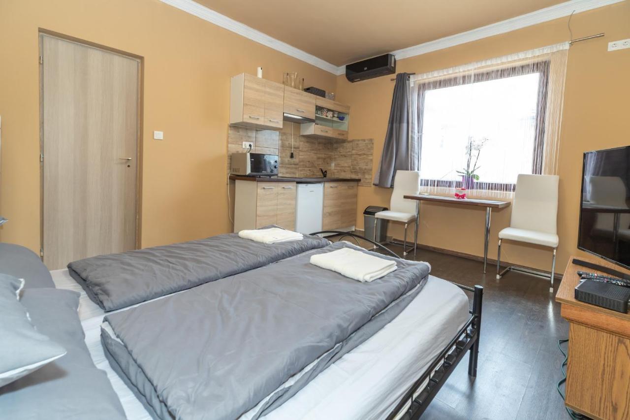 Ivanhoe Apartman Apartment Nyirbator Exterior photo