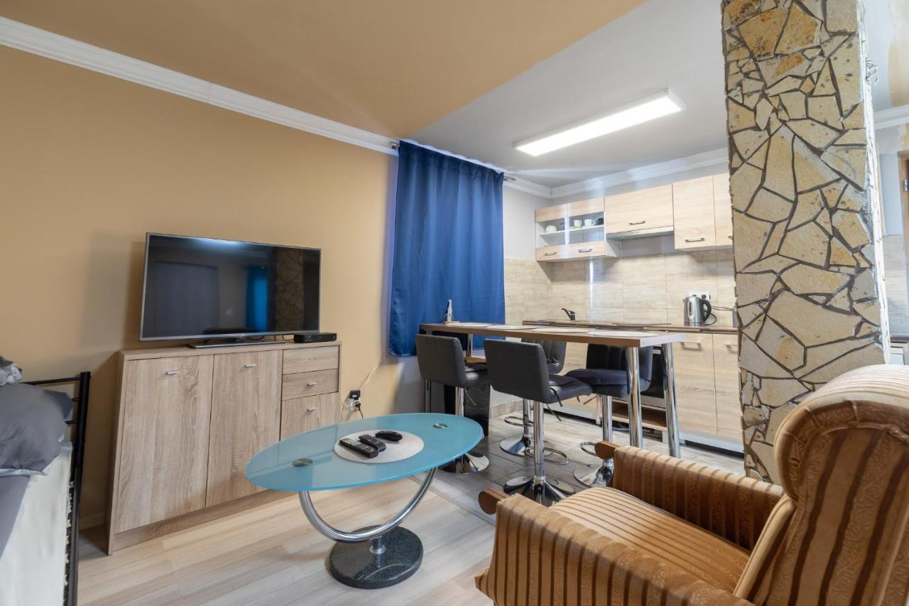 Ivanhoe Apartman Apartment Nyirbator Exterior photo